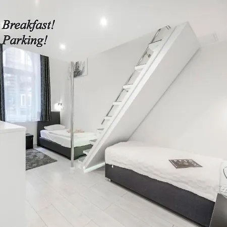Vika Deluxe Central Apartment