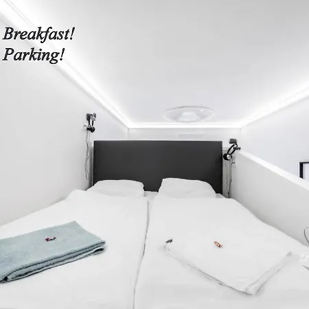Vika Deluxe Central Apartment