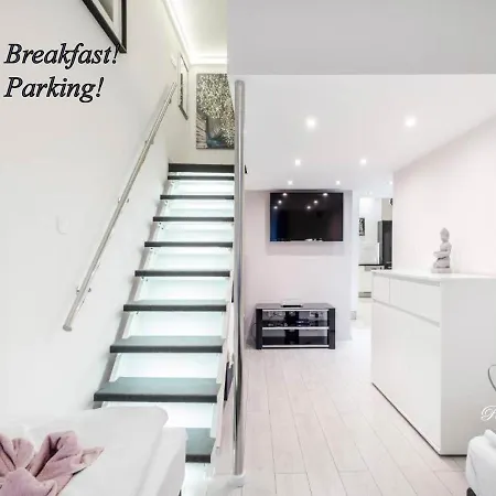 Vika Deluxe Central Apartment *